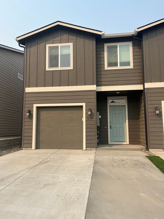 3694 S Roosevelt St in Kennewick, WA - Building Photo