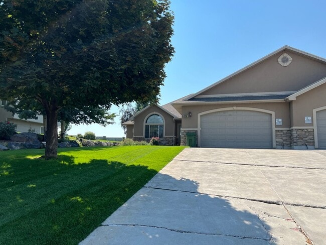property at 326 Eagle Summit St