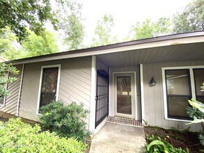 7252 Holiday Hill Ct in Jacksonville, FL - Building Photo - Building Photo