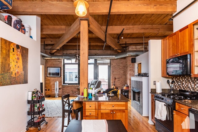 property at 625 W Jackson Blvd