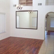 814 Round Hill Dr in Merced, CA - Foto de edificio - Building Photo