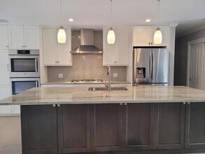 1172 Park Pacifica Ave in Pacifica, CA - Building Photo - Building Photo