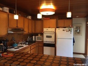 18 Beachwold Ave in Ocean Beach, NY - Foto de edificio - Building Photo