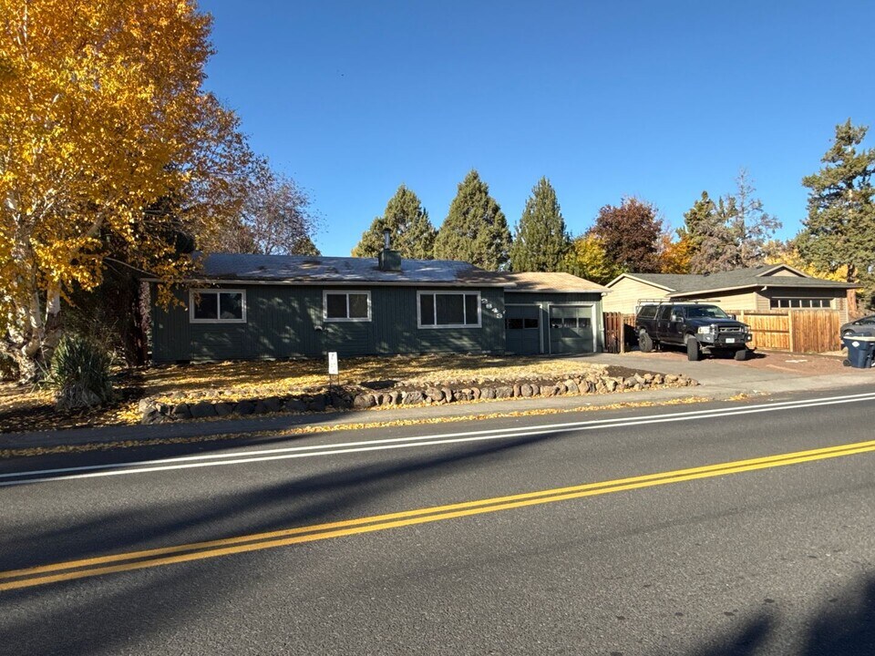 2843 NE Purcell Blvd in Bend, OR - Building Photo