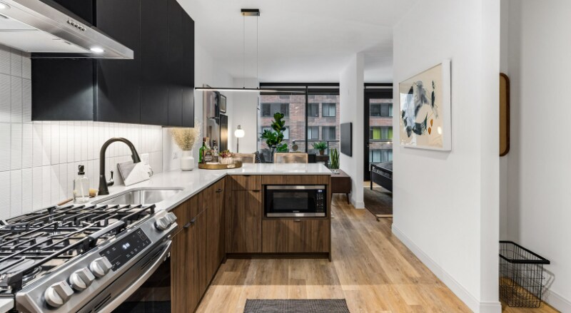 224 E Grand Ave in Chicago, IL - Building Photo