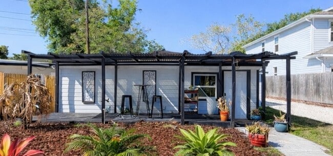 property at 2907 E Washington St