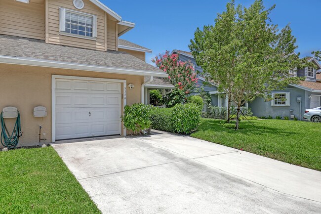 935 Honeytree Ln in Wellington, FL - Building Photo - Building Photo