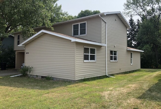 829 S 25th St in Grand Forks, ND - Building Photo - Building Photo