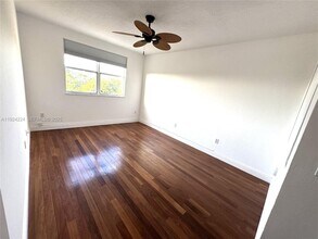 1824 Brickell Ave, Unit 4c in Miami, FL - Foto de edificio - Building Photo