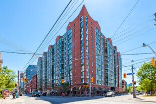 801-801 King St W in Toronto, ON - Building Photo