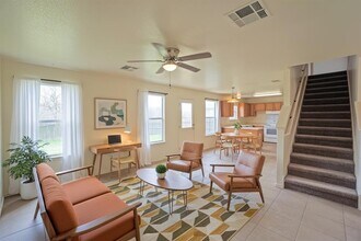 714 Lavaca Loop in Elgin, TX - Building Photo - Building Photo