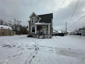 2495 Apple Ave in Lorain, OH - Building Photo