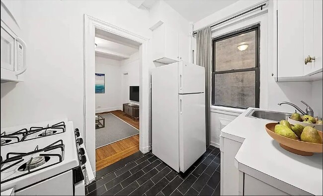 151 W 74th St