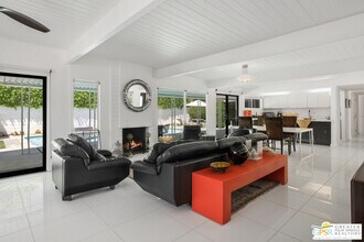 695 Roxbury Dr in Palm Springs, CA - Building Photo - Building Photo