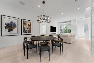 5854 E Post Oak Ln in Houston, TX - Building Photo - Building Photo