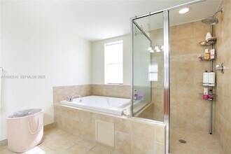 888 Douglas Rd in Coral Gables, FL - Building Photo - Building Photo