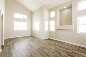 5209 White Coyote Pl in Las Vegas, NV - Building Photo - Building Photo