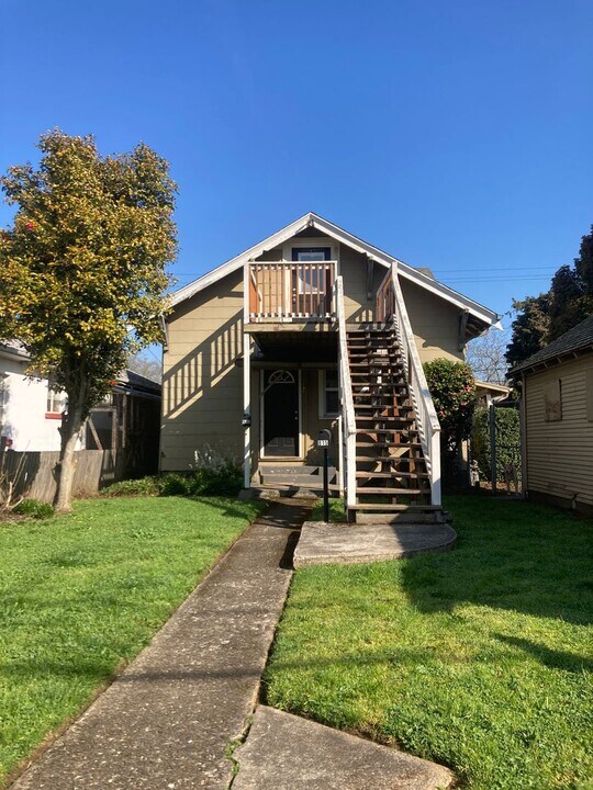 812 NE Killingsworth Ct in Portland, OR - Building Photo