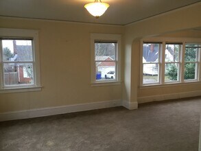 7544 N Albina Ave in Portland, OR - Building Photo - Building Photo