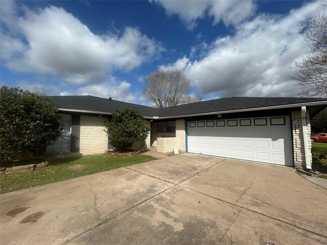 6610 Escondido Dr in Houston, TX - Building Photo - Building Photo