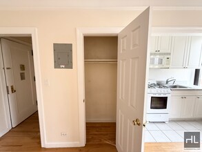 West 10th Street in New York, NY - Foto de edificio - Building Photo