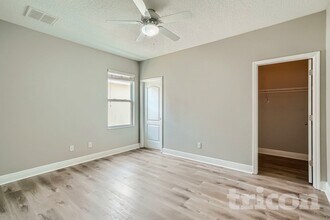 7982 Camden Woods Dr in Tampa, FL - Building Photo - Building Photo