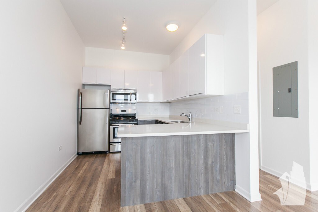 2700 W North Ave, Unit 202 in Chicago, IL - Building Photo