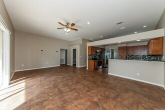 4910 23rd St E in Bradenton, FL - Foto de edificio - Building Photo