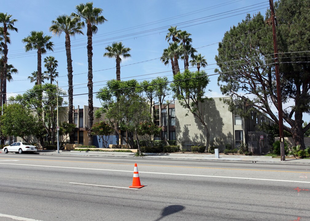 Reseda Village Apartments in Reseda, CA - Building Photo