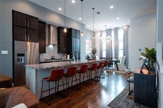 2826 Clay St in Houston, TX - Building Photo - Building Photo