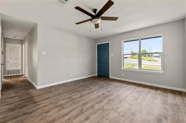 10007 Quail Valley Blvd in Austin, TX - Foto de edificio - Building Photo