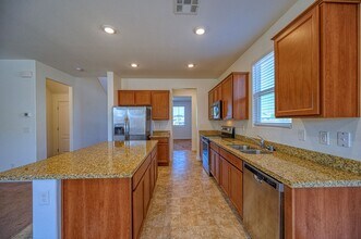 3863 Summit Ave in Pahrump, NV - Foto de edificio - Building Photo