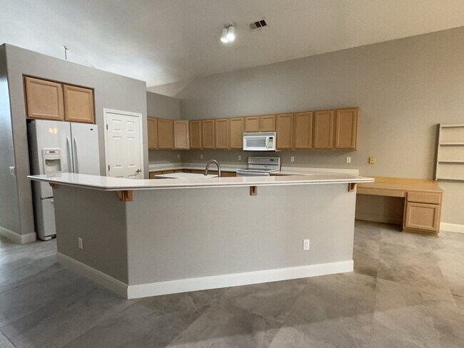 8545 Highland View in Las Vegas, NV - Building Photo - Building Photo