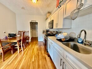 234 Pearl St, Unit 2 in Cambridge, MA - Foto de edificio - Building Photo