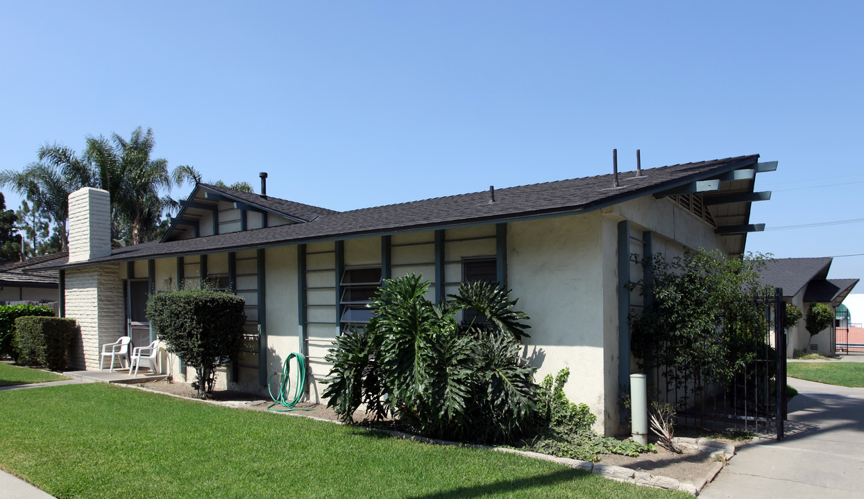 1187 S Belhaven St in Anaheim, CA - Building Photo