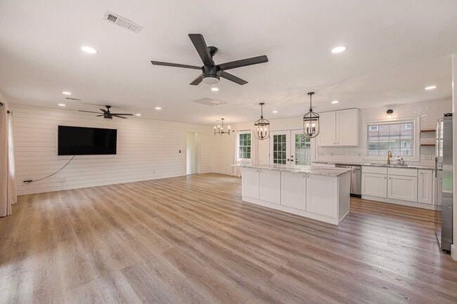 property at 1816 Gippy Ln