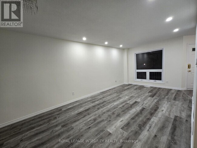 53 Sarrazin Way in Ottawa, ON - Building Photo - Building Photo