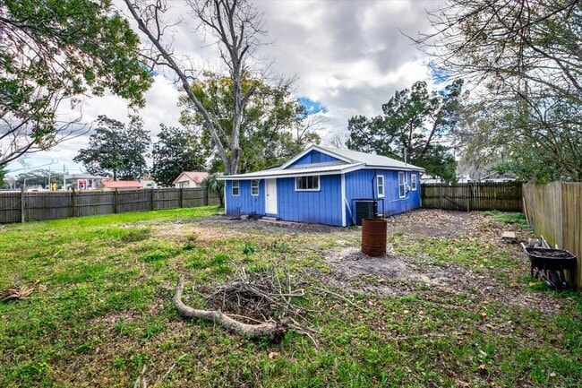 531 New Berlin Rd in Jacksonville, FL - Foto de edificio - Building Photo