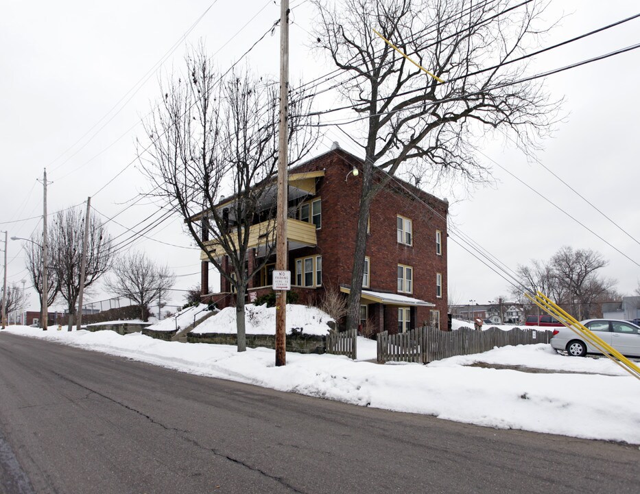 41-43 S Valley St in Akron, OH - Building Photo