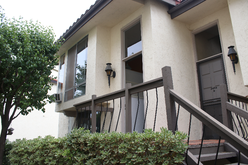 2404 Altisma Way in Carlsbad, CA - Building Photo