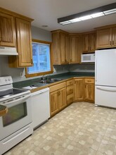 174 Lakewood Dr in Avon Lake, OH - Foto de edificio - Building Photo