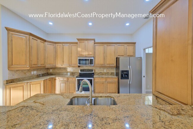 4727 Starboard Dr in Bradenton, FL - Building Photo - Building Photo
