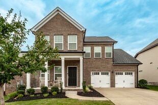 1048 Westgate Dr in Gallatin, TN - Building Photo