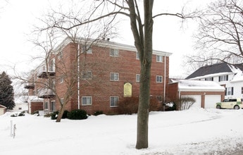 1639 Oakwood Ave in Des Plaines, IL - Foto de edificio - Building Photo