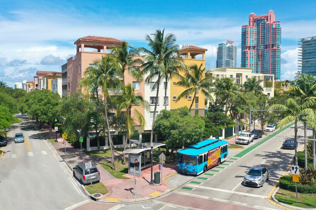 The Courts at South Beach in Miami Beach, FL - Foto de edificio