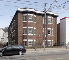 2260 Queen St in Toronto, ON - Building Photo