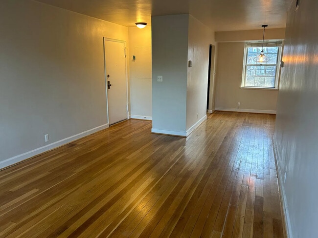 3024 S Buchanan St, Unit B2 in Arlington, VA - Foto de edificio - Building Photo
