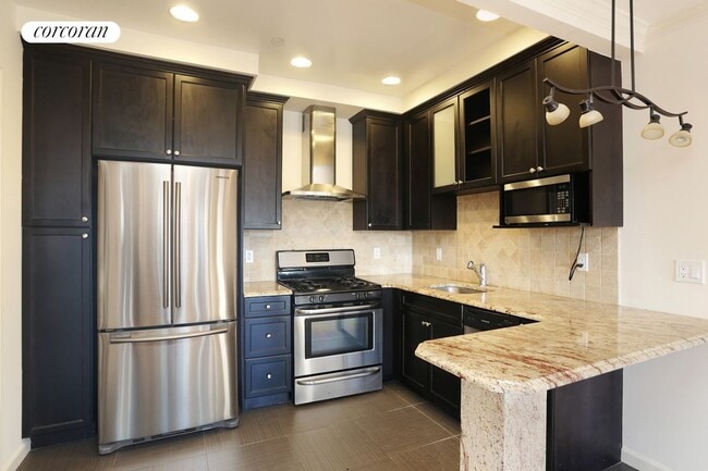 2717 Crescent St in Queens, NY - Building Photo - Building Photo