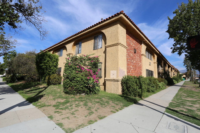 133 S Chevy Chase Dr in Glendale, CA - Building Photo - Building Photo