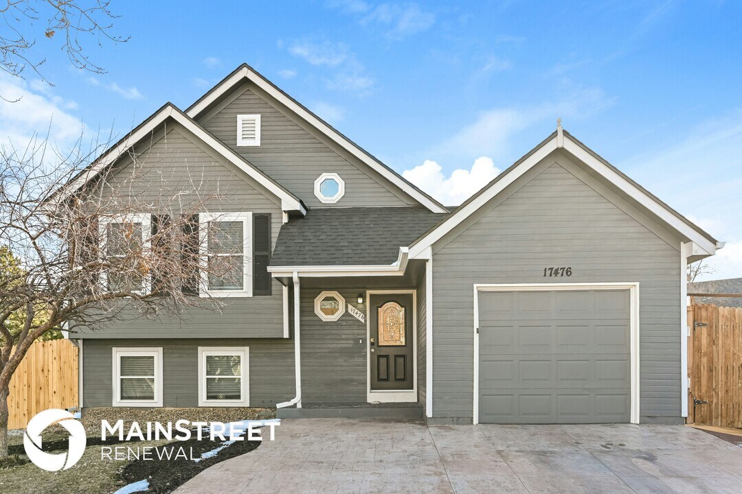 17476 E Plateau Dr in Aurora, CO - Foto de edificio